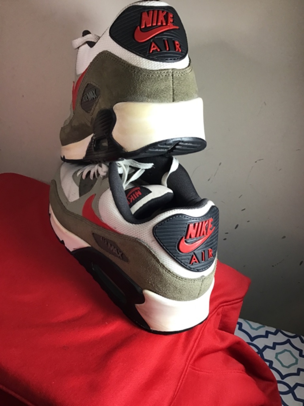 🔥😎Nike Air Max,size 12, yellowing on mid-sole, see photos, still a solid shoe - Picture 8 of 12